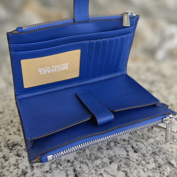 Michael Kors Jet Set Blue Double Zip Wristlet - Picture 3 of 6